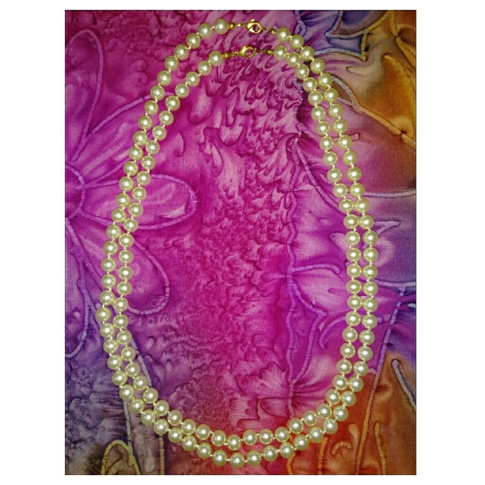 🌼2 Faux Pearl Necklaces